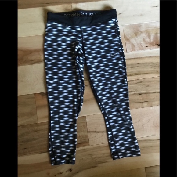 Nike capris - Picture 2 of 6